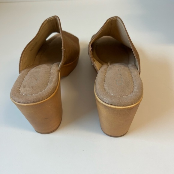 CL by Laundry Slip On Wedges. Excellent Condition. - Picture 6 of 7